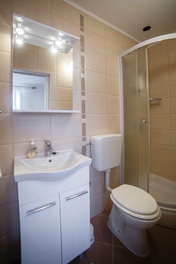 Apartments Maris 라브 외부 사진
